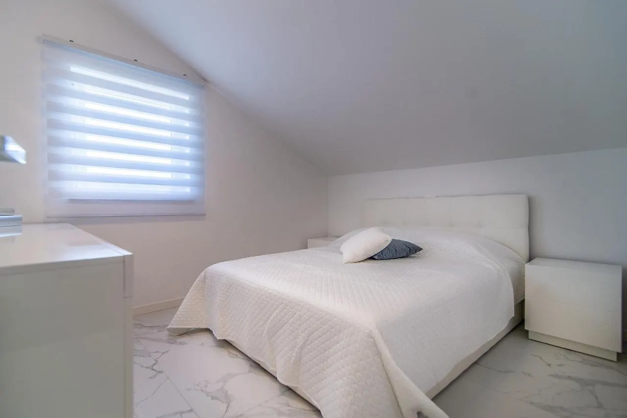 Luxury Apartment Queens Dramalj 0*,