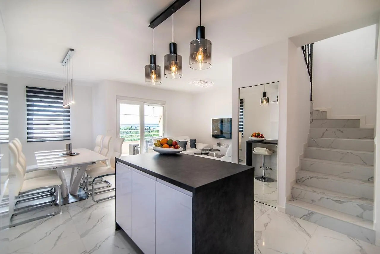 Luxury Apartment Queens Dramalj