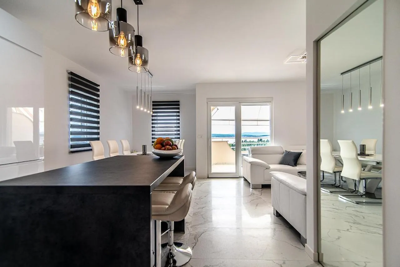 Luxury Apartment Queens Dramalj