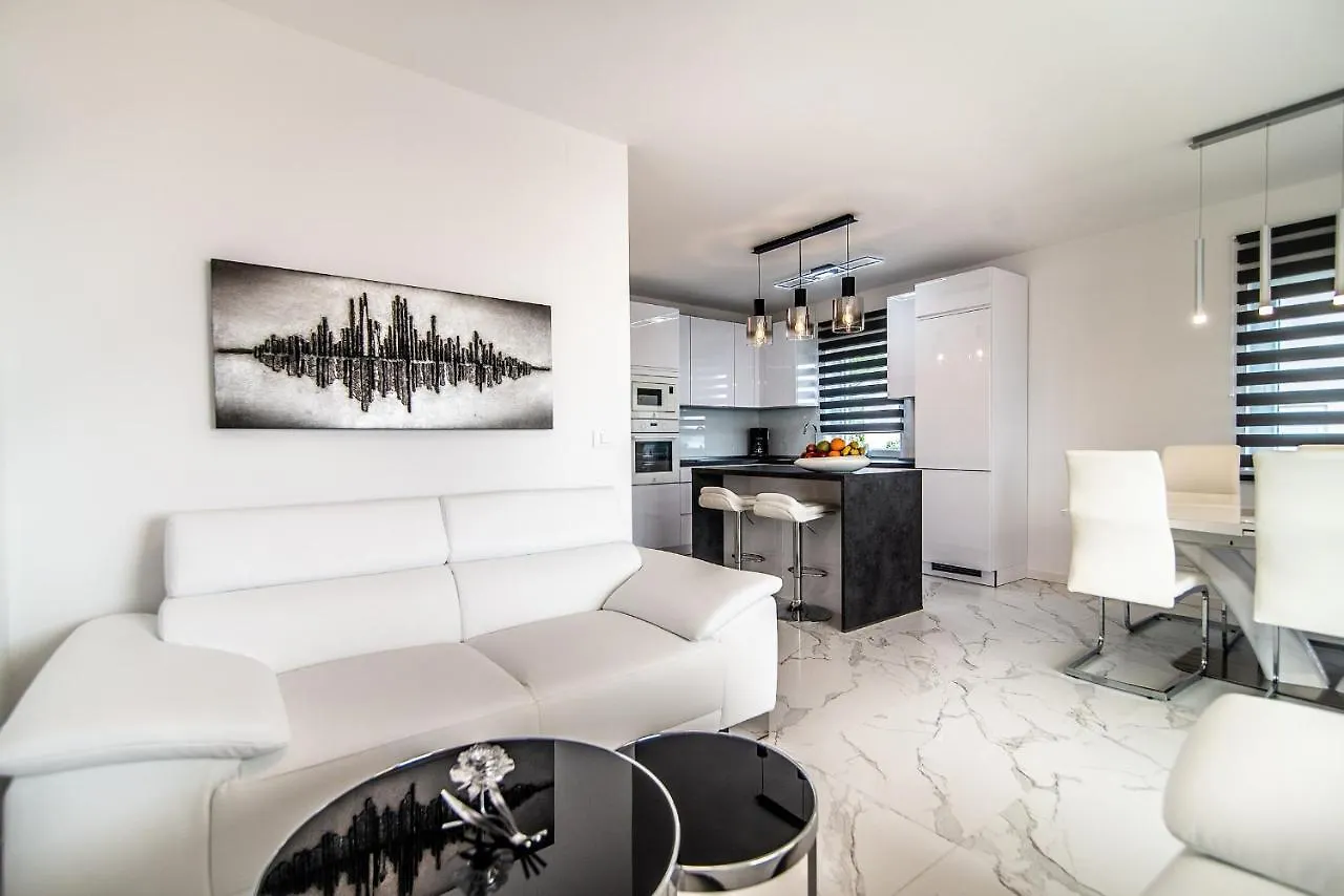 Luxury Apartment Queens Dramalj